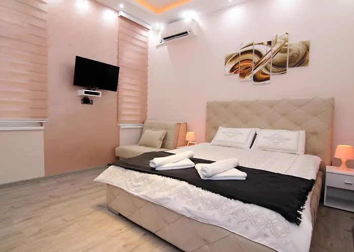Lupino Apartments