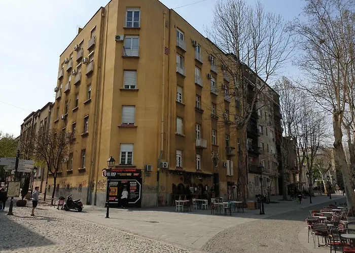 Lupino Apartments